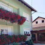 Ana * Gračac